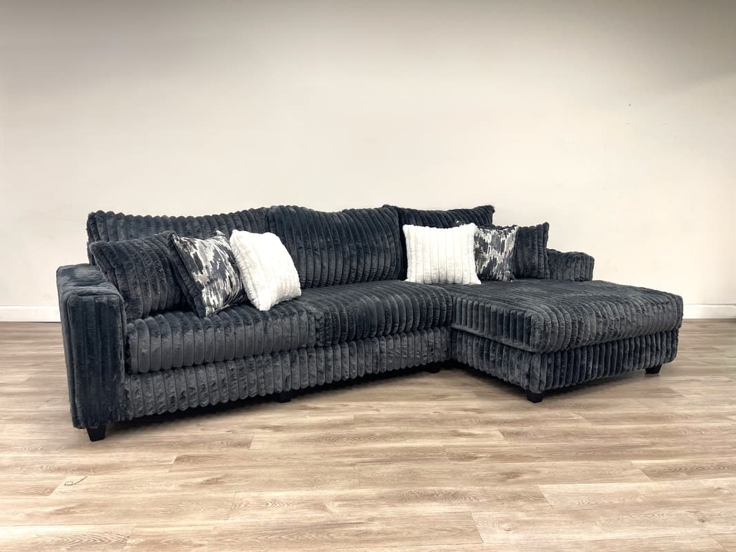 9500 - SECTIONAL | image 1